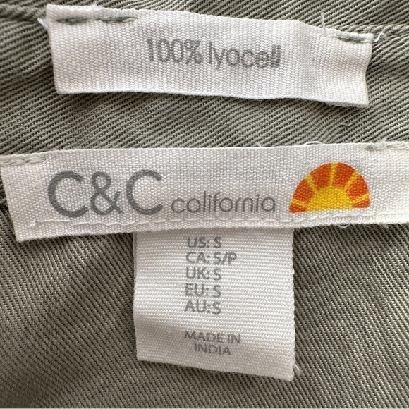 C&C California shirt dress with a v-neck & roll tab sleeves, mini length - Picture 13 of 14